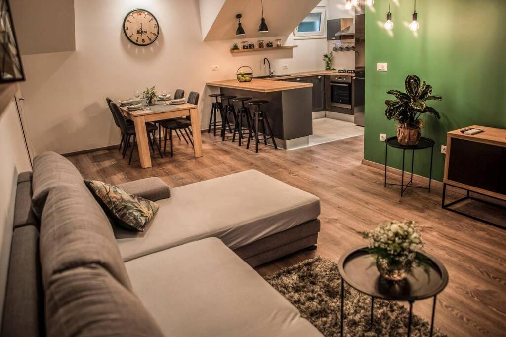 Soul House Omis Apartment ภายนอก รูปภาพ
