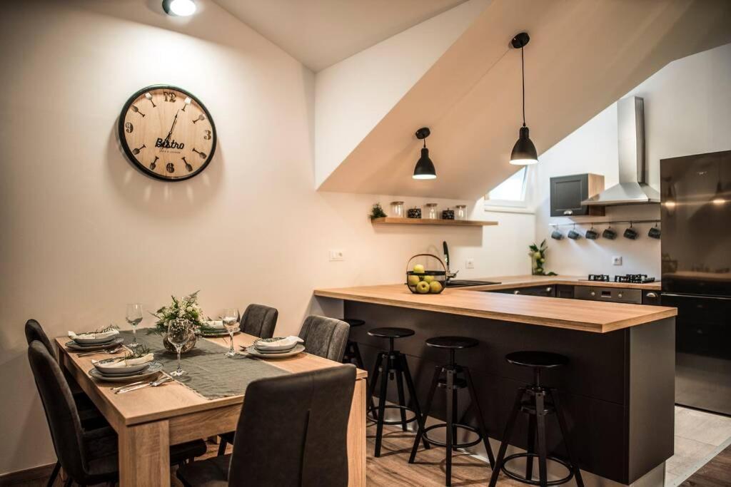 Soul House Omis Apartment ภายนอก รูปภาพ